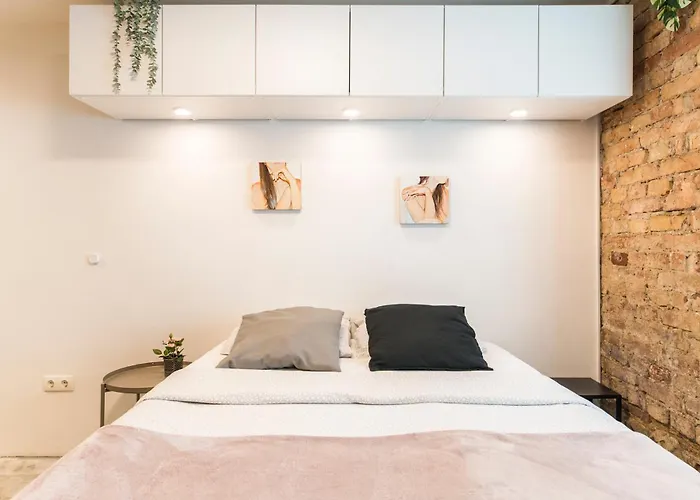 Neat Little Studio With Free Parking