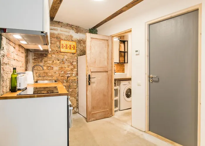 Neat Little Studio With Free Parking