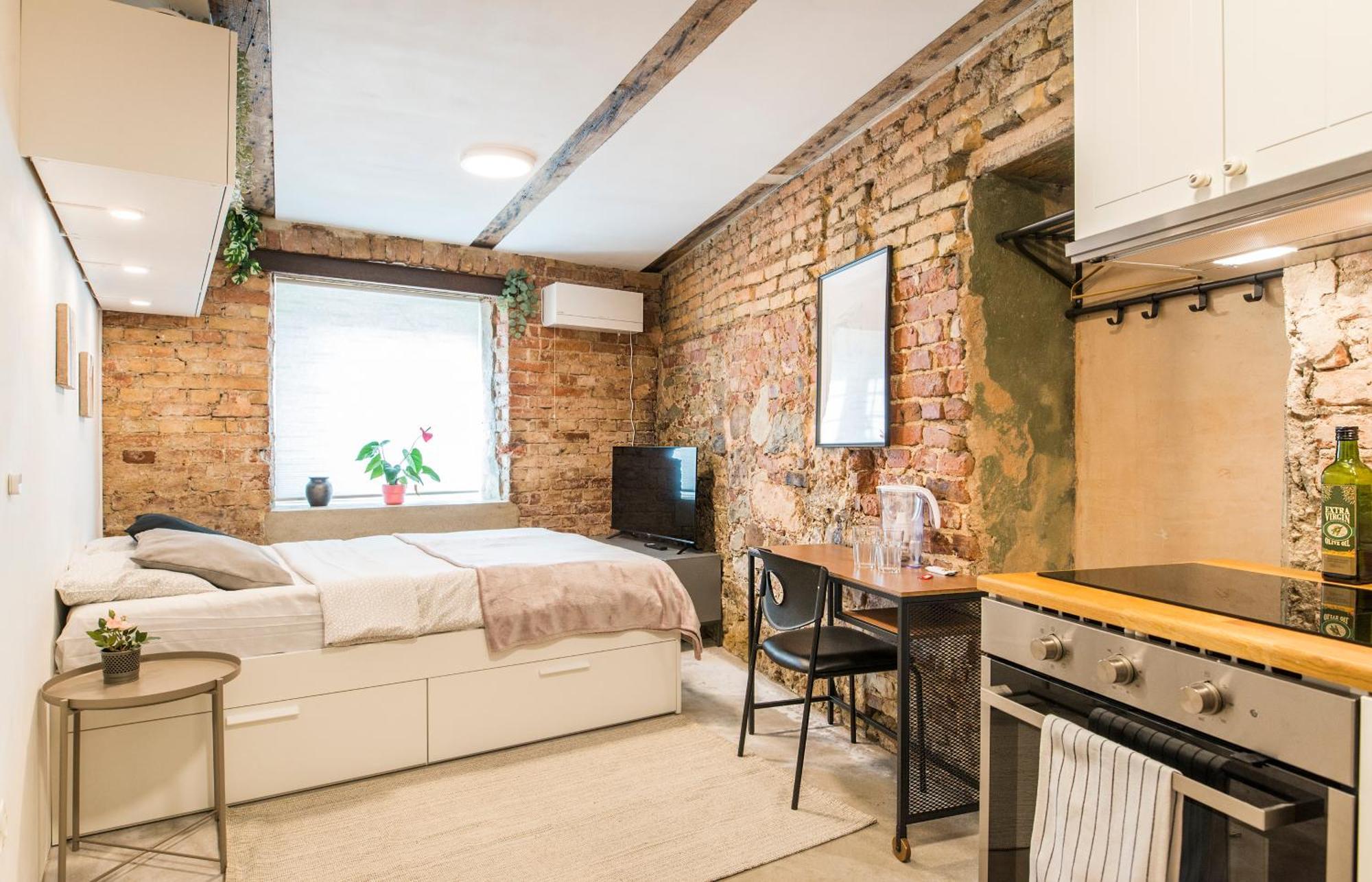 Апартаменти Neat Little With Free Parking *